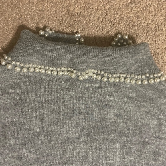 H&M Grey collared sweater with pearl design size Small - Picture 3 of 10